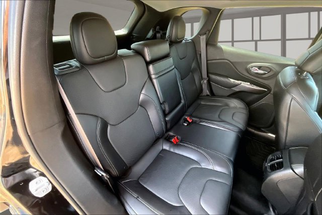 Used 2019 Jeep Cherokee Limited AWD/4WD image 28