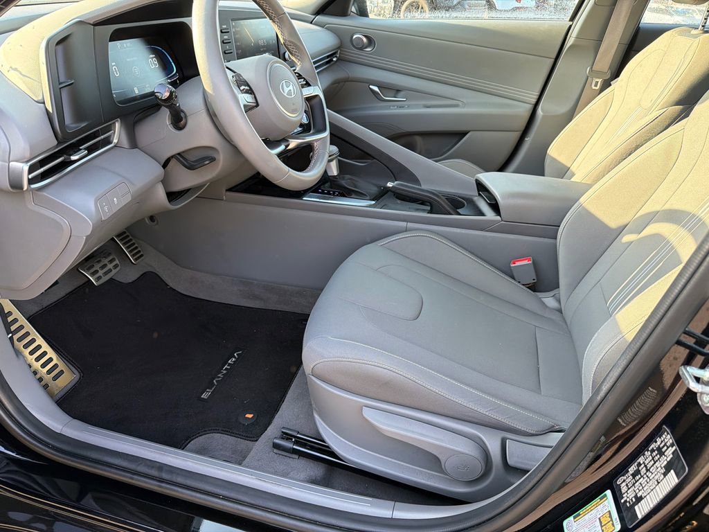 Used 2025 Hyundai Elantra Sport w/ Cargo Package image 9