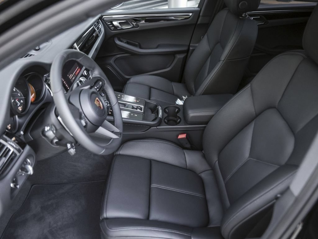 Certified 2026 Porsche Macan AWD/4WD image 15