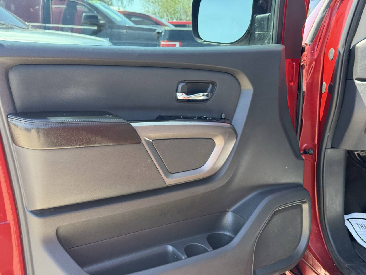 Used 2015 Nissan Titan SV w/ SV Value Truck Package RWD image 15