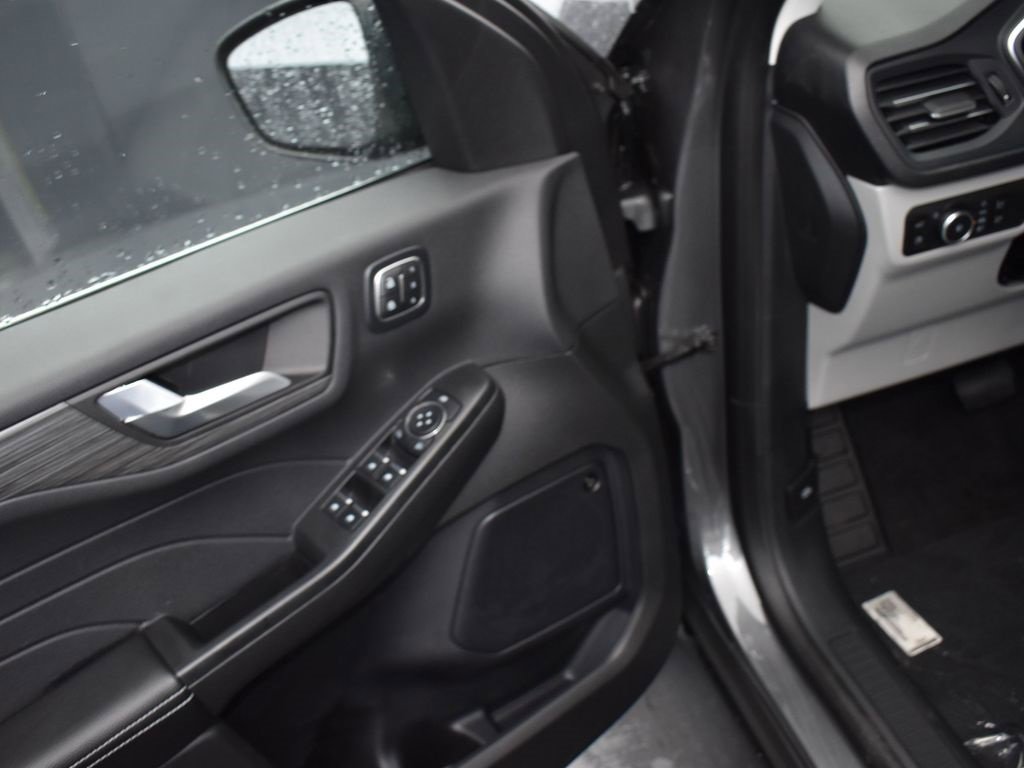 New 2025 Ford Escape SE w/ PHEV Premium Package image 9