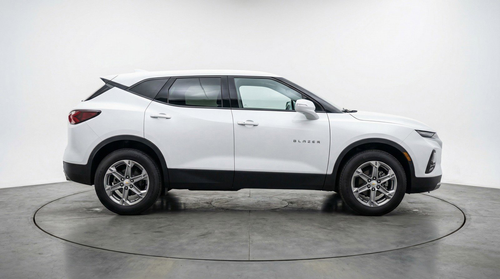 Used 2025 Chevrolet Blazer LT FWD image 11