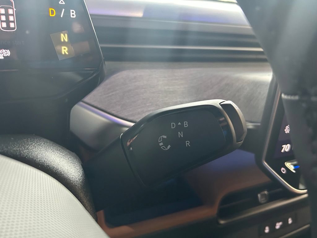 New 2025 Volkswagen ID. Buzz Pro S Plus AWD/4WD image 24