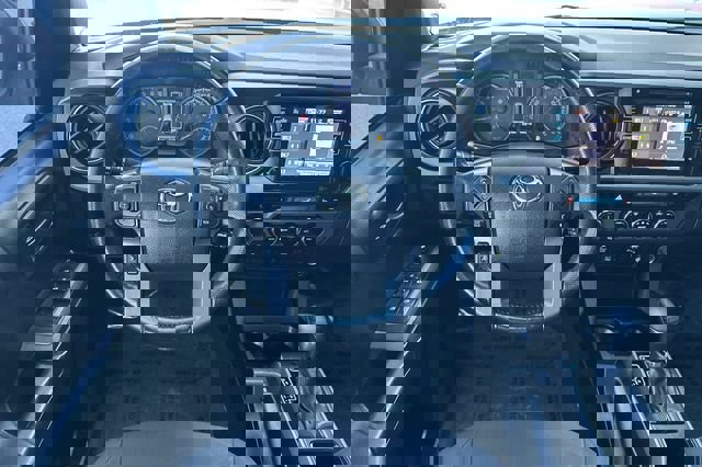 Used 2016 Toyota Tacoma TRD Off-Road w/ Premium & Technology Package image 16