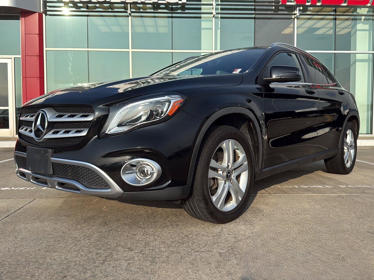 Used 2019 Mercedes-Benz GLA 250 4MATIC w/ Multimedia Package image 2