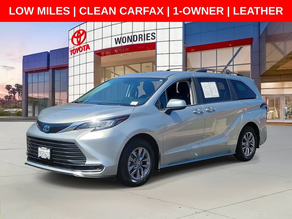 Used 2023 Toyota Sienna LE FWD image 2