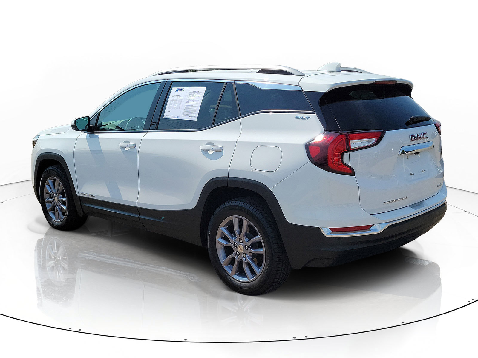 Used 2022 GMC Terrain SLT w/ Tech Package AWD/4WD image 4
