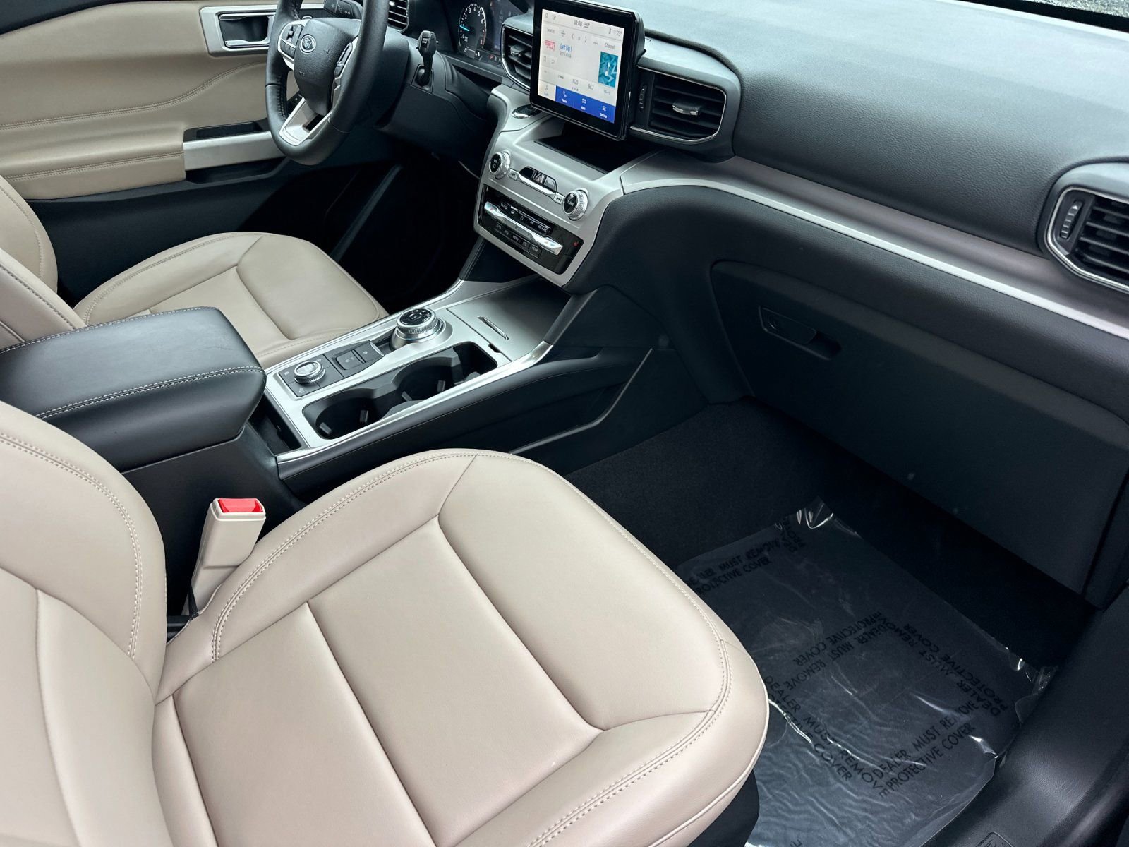 Used 2024 Ford Explorer XLT w/ Equipment Group 202A image 19