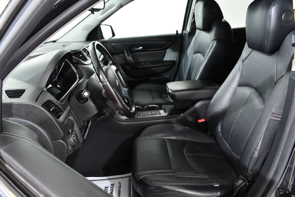 Used 2017 Chevrolet Traverse LT w/ Style and Technology Package FWD image 6