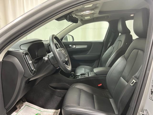 Used 2025 Volvo XC40 B5 Plus AWD/4WD image 7