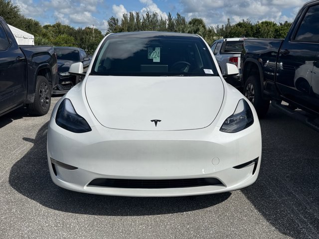 Used 2024 Tesla Model Y Long Range AWD/4WD image 2