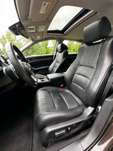 Used 2018 Honda Accord Touring image 12