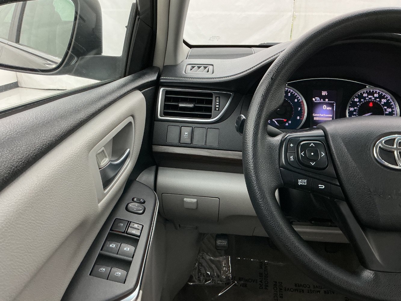 Used 2016 Toyota Camry LE FWD image 33