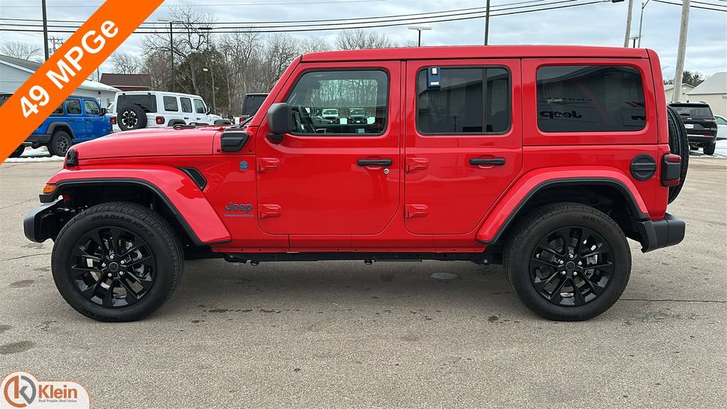 Used 2025 Jeep Wrangler Unlimited Sahara w/ Safety Group AWD/4WD image 4
