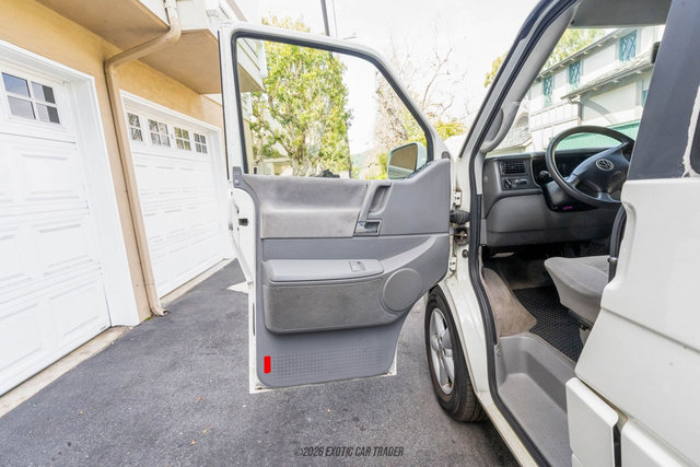 Used 2003 Volkswagen Eurovan MV FWD image 28