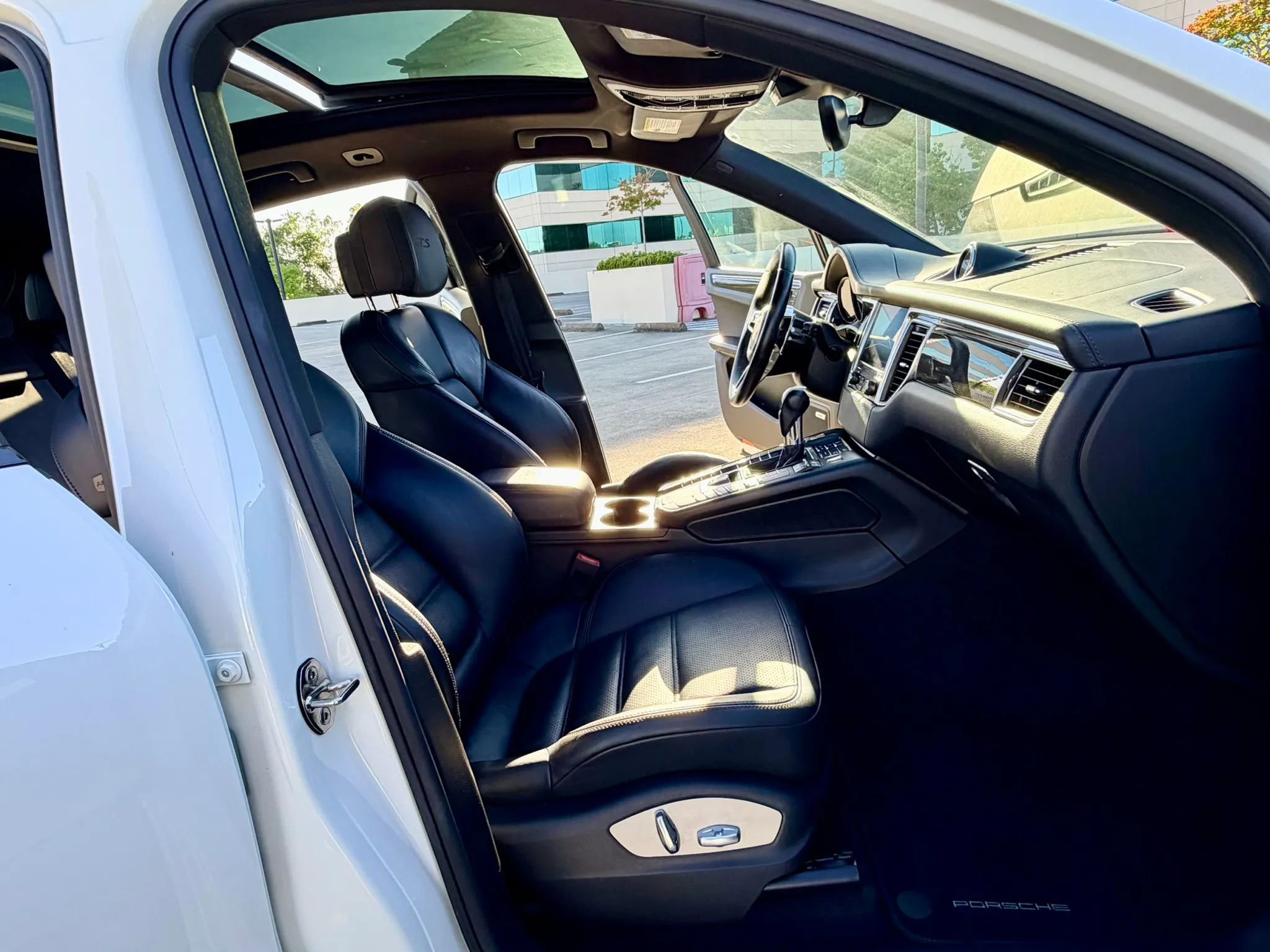 Used 2017 Porsche Macan GTS AWD/4WD image 19