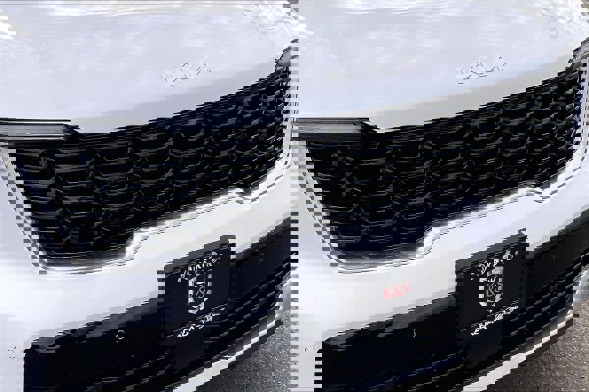 Used 2024 Kia Sorento S image 28