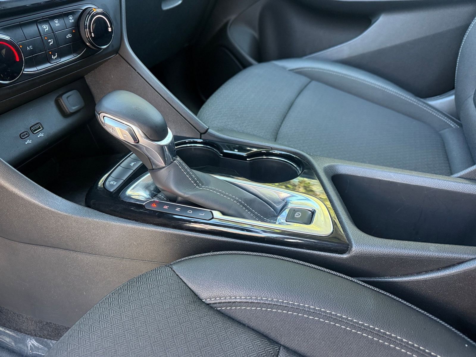 Used 2025 Buick Encore GX Preferred image 38