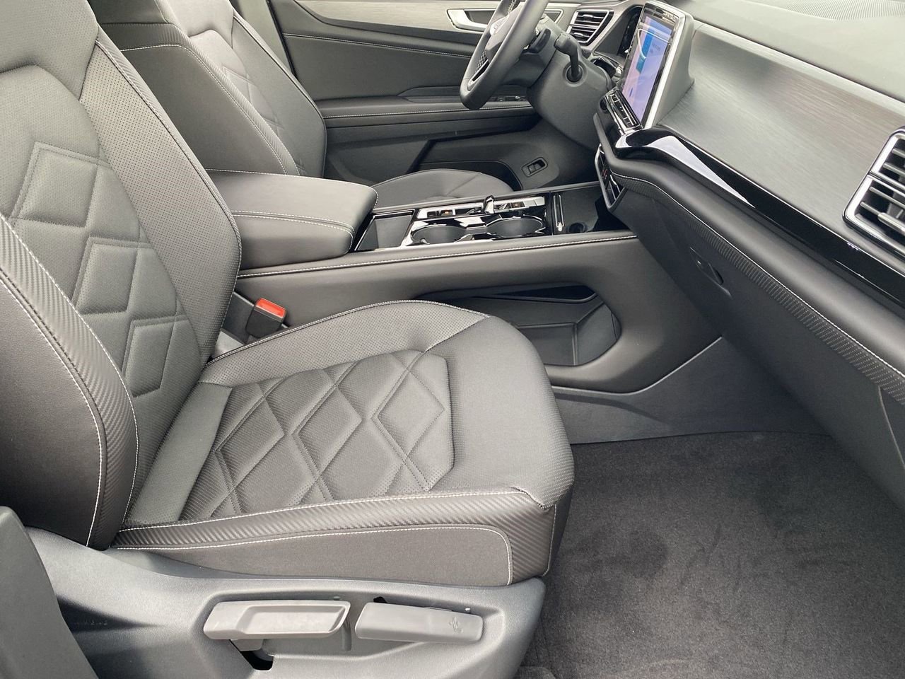 New 2026 Volkswagen Atlas Cross Sport SE image 8