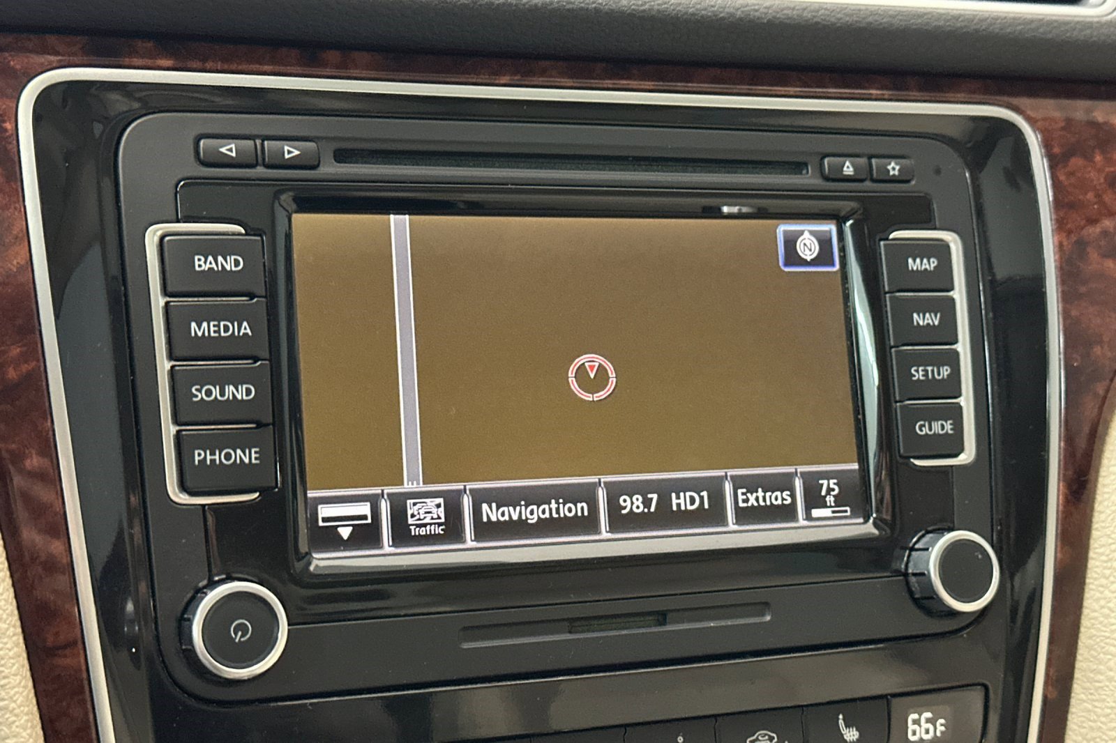 Used 2013 Volkswagen Passat TDI SEL Premium image 20