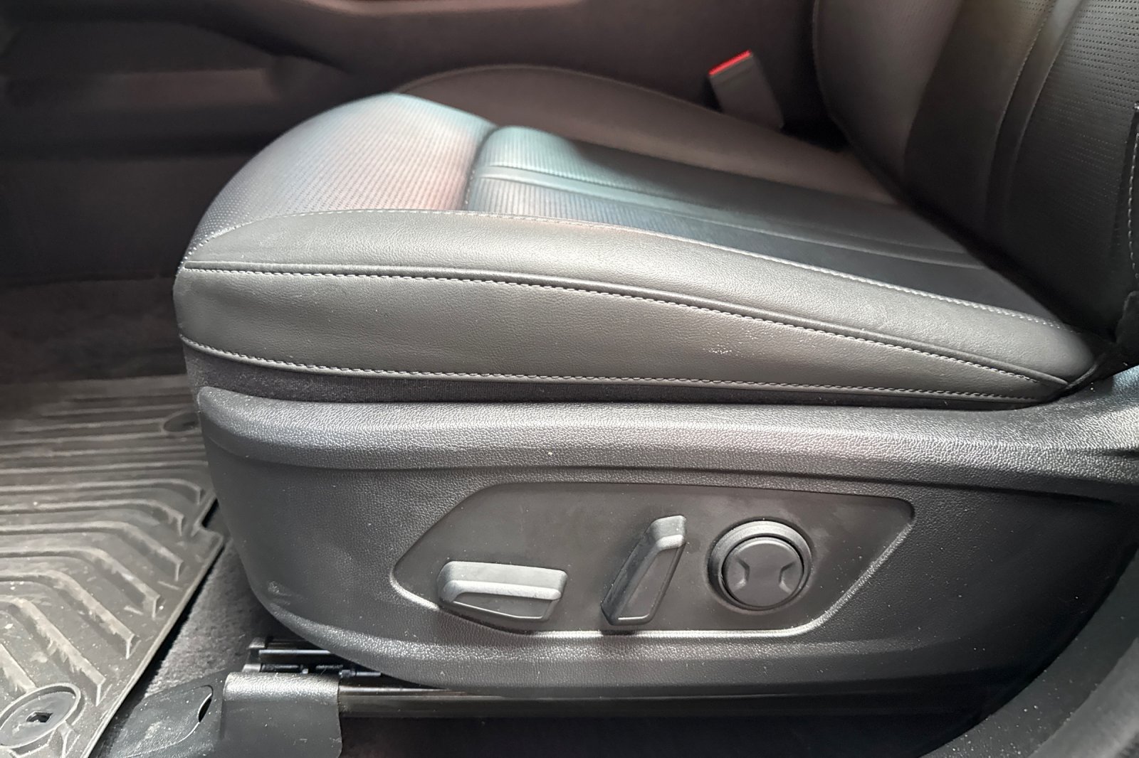 Used 2025 Kia Sorento EX w/ Panoramic Sunroof Package AWD/4WD image 15