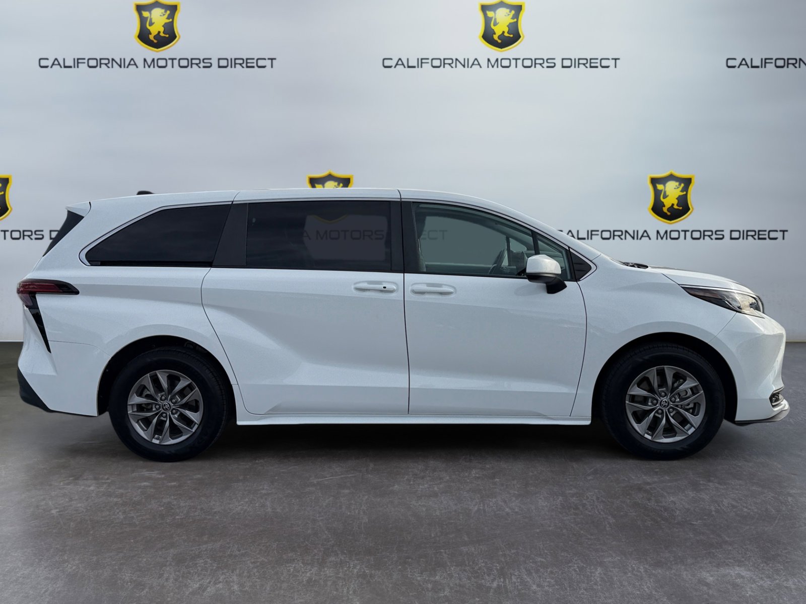 Used 2022 Toyota Sienna LE image 6