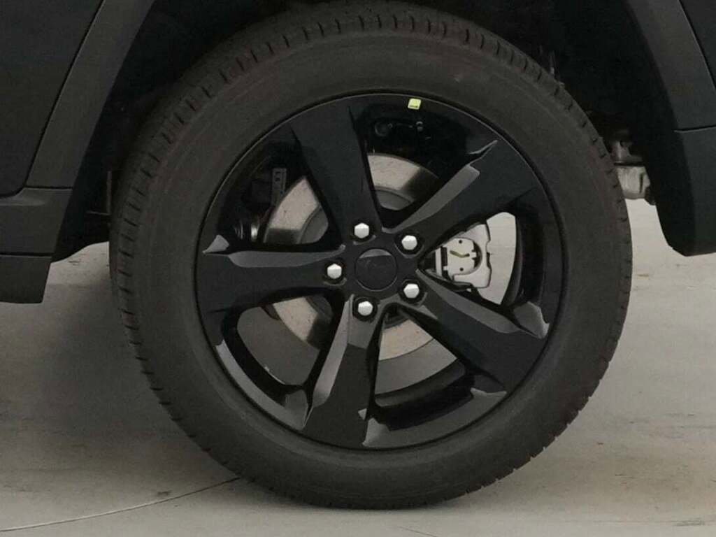 New 2025 Jeep Grand Cherokee Limited w/ Black Appearance Package image 37