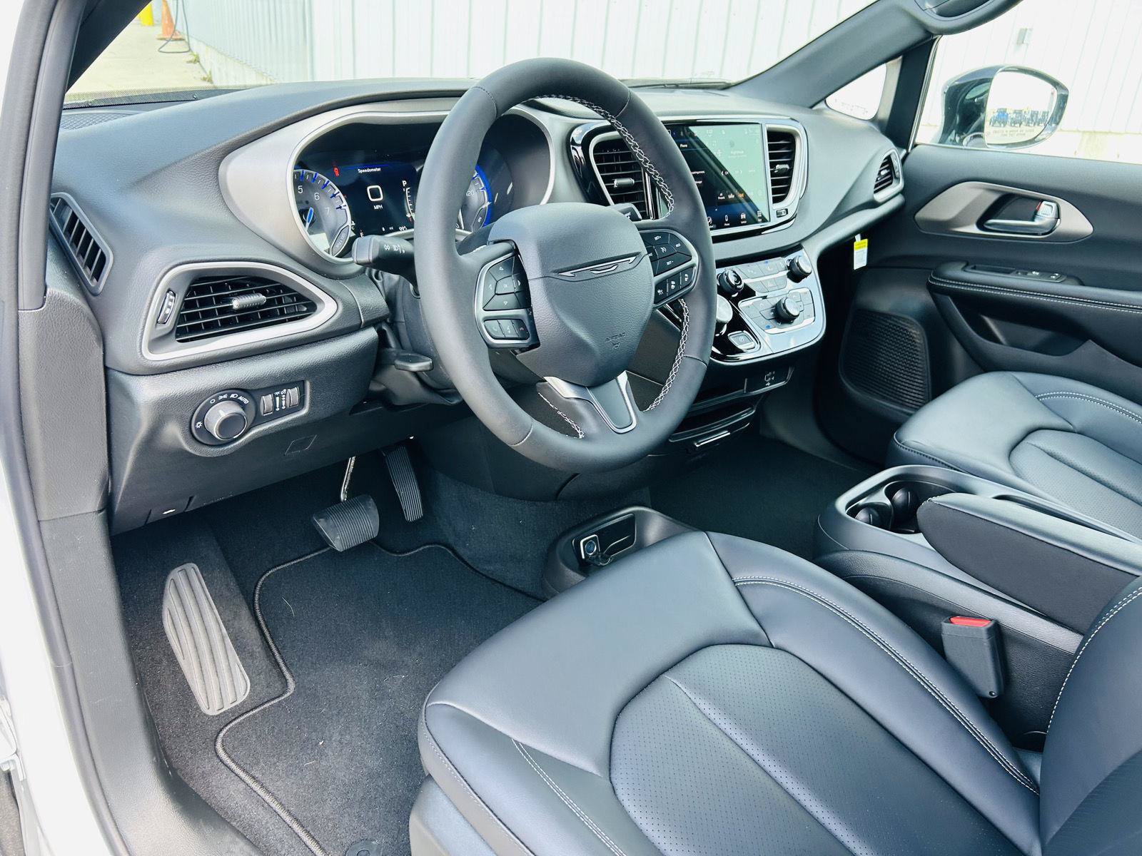 New 2027 Chrysler Pacifica LX FWD image 14