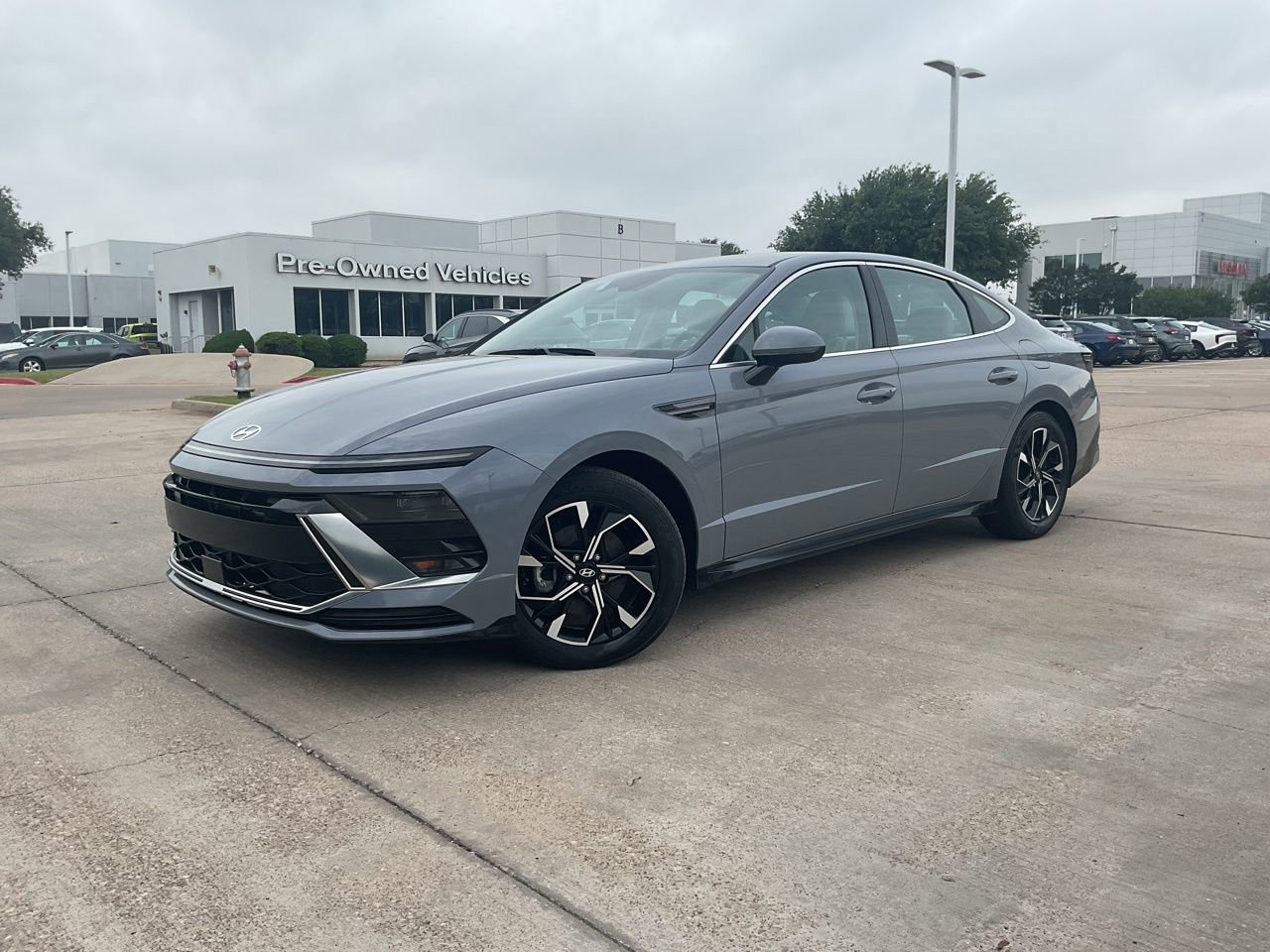 Used 2025 Hyundai Sonata SEL FWD image 2