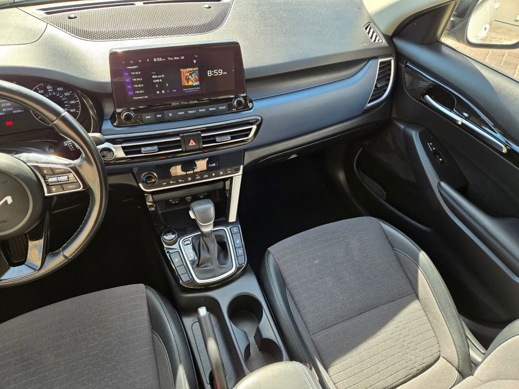 Used 2023 Kia Seltos S w/ Navigation Package AWD/4WD image 16