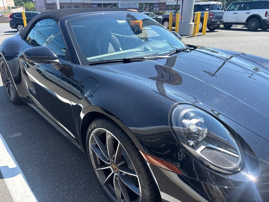 Used 2022 Porsche 911 Carrera RWD image 4