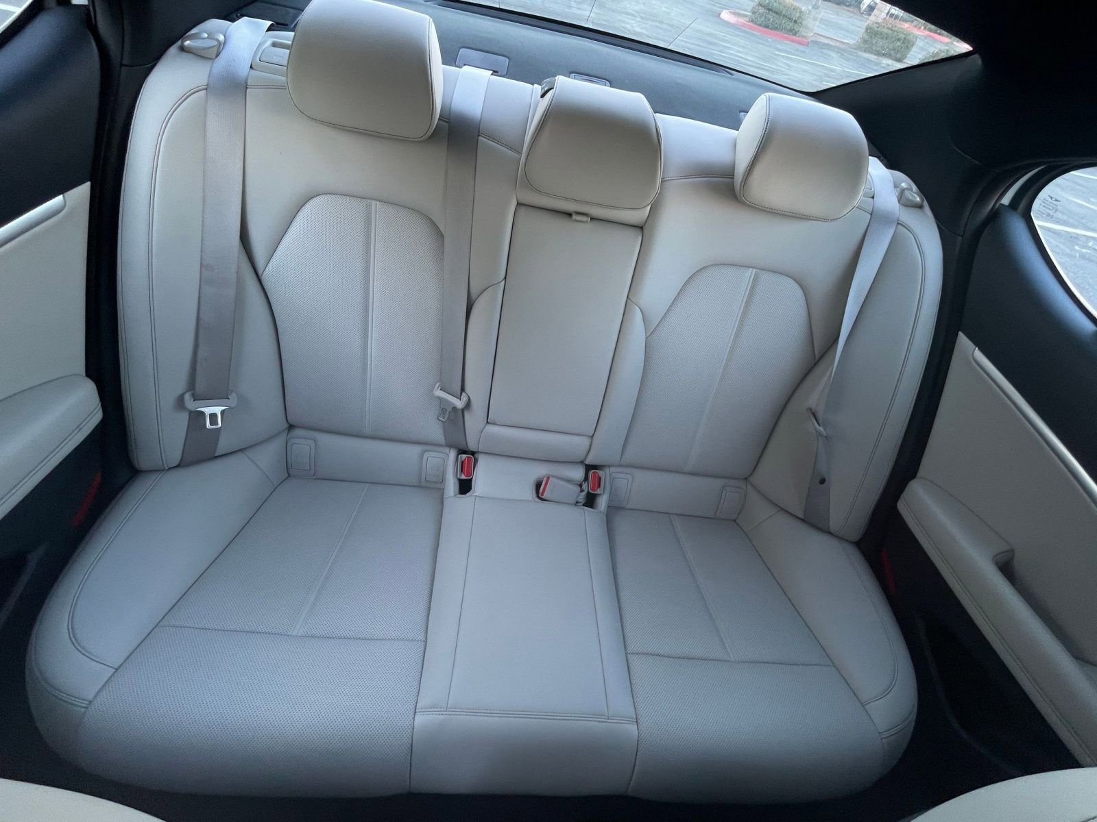 Used 2025 Genesis G70 2.5T image 40