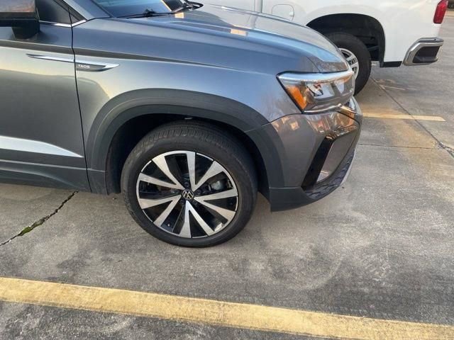 Used 2024 Volkswagen Taos SE image 6