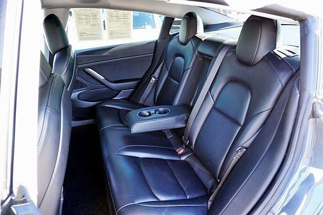 Used 2021 Tesla Model 3 Standard Range Plus image 18