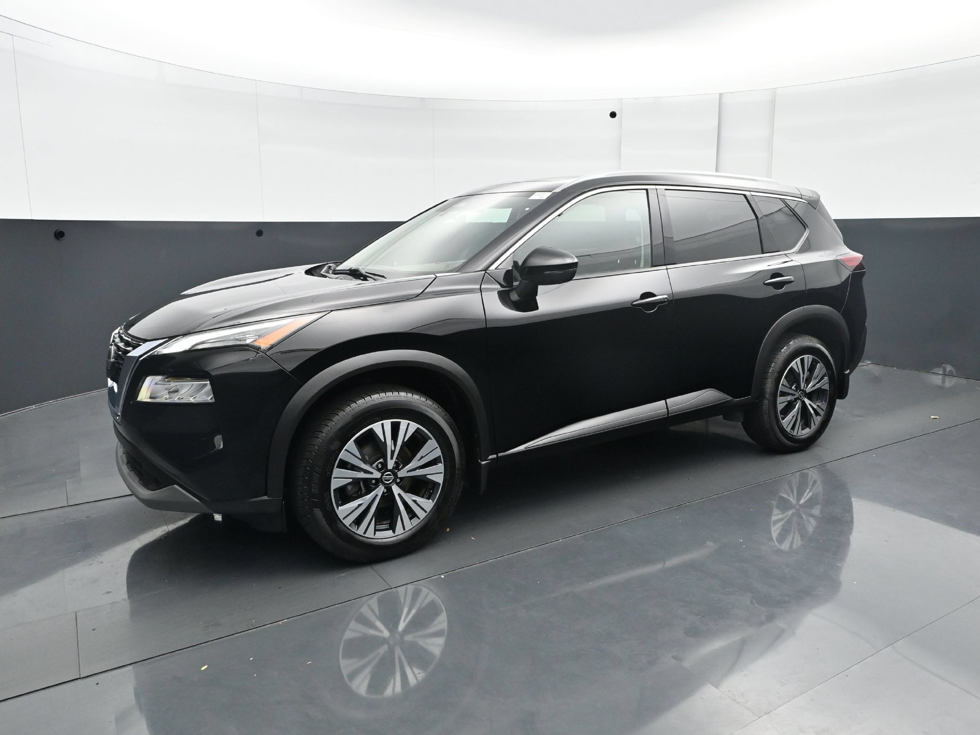 Used 2021 Nissan Rogue SV AWD/4WD image 2