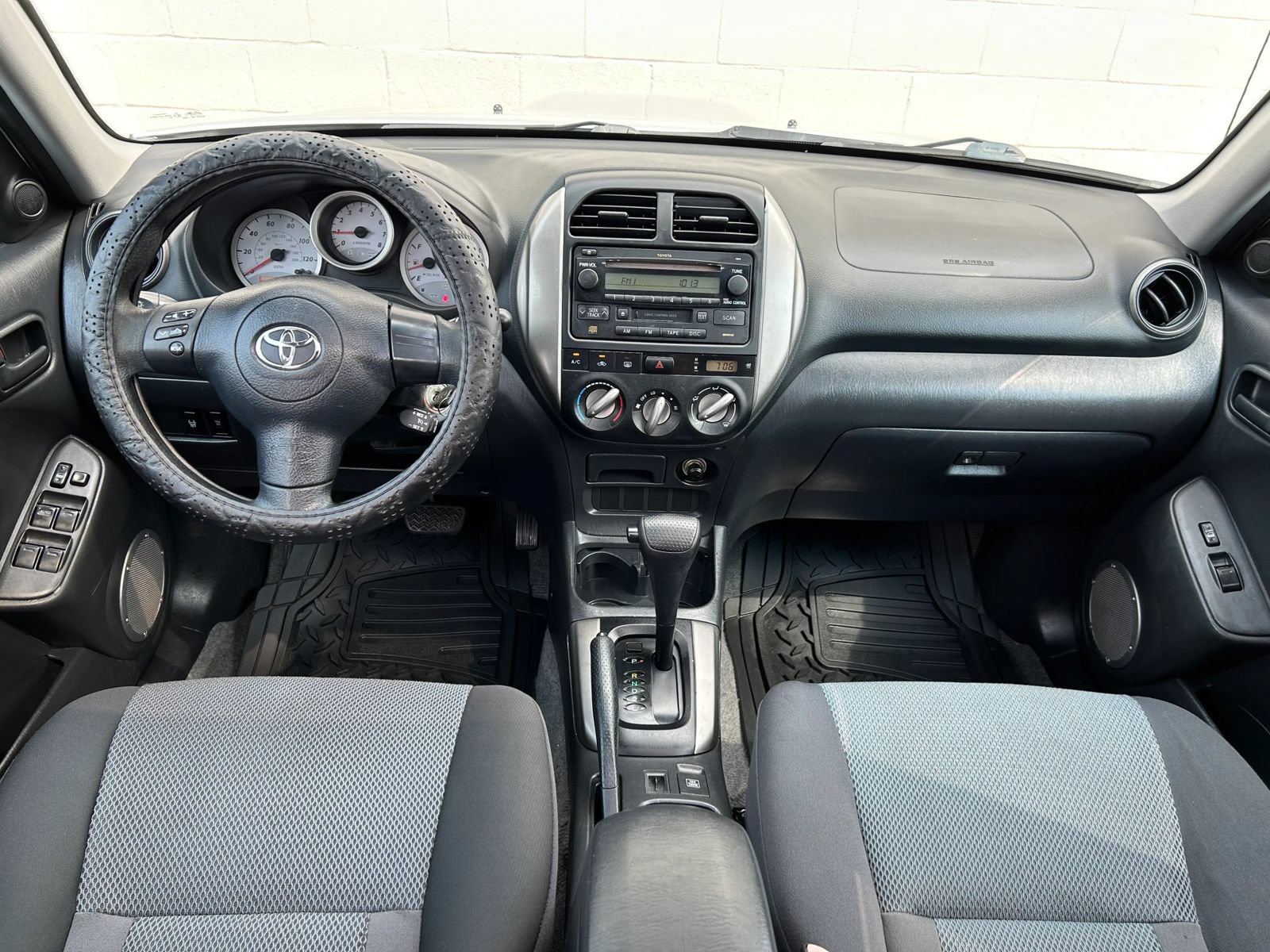 Used 2005 Toyota RAV4 2WD w/ Sport Pkg image 9