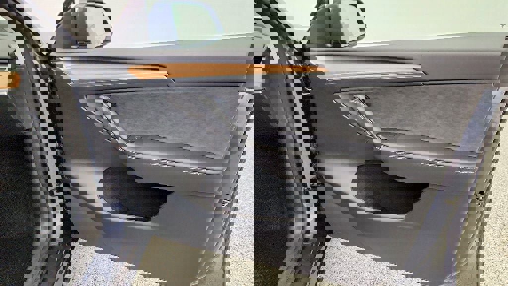 Used 2023 Tesla Model Y Long Range image 28