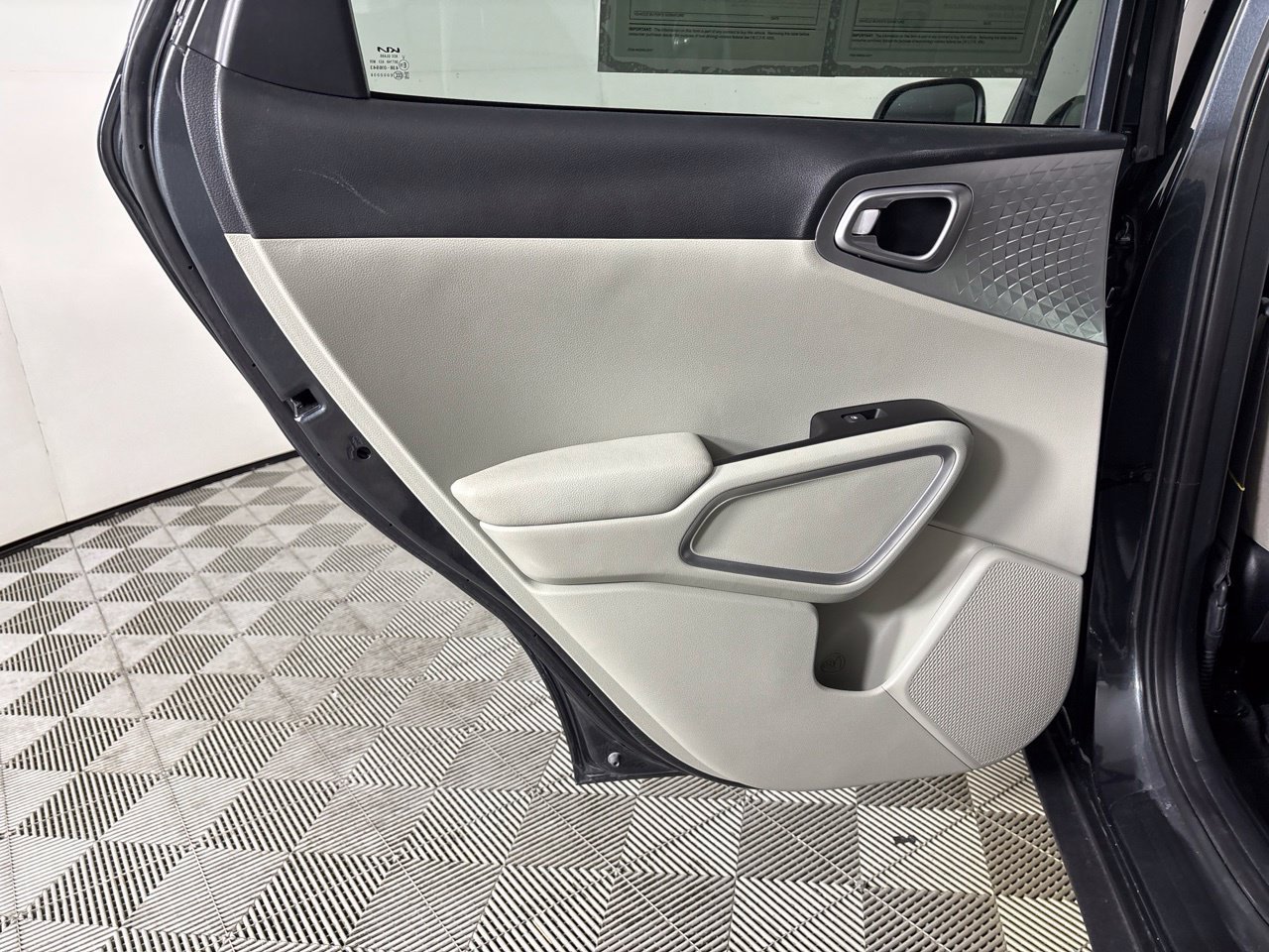 Used 2025 Kia Soul LX FWD image 22