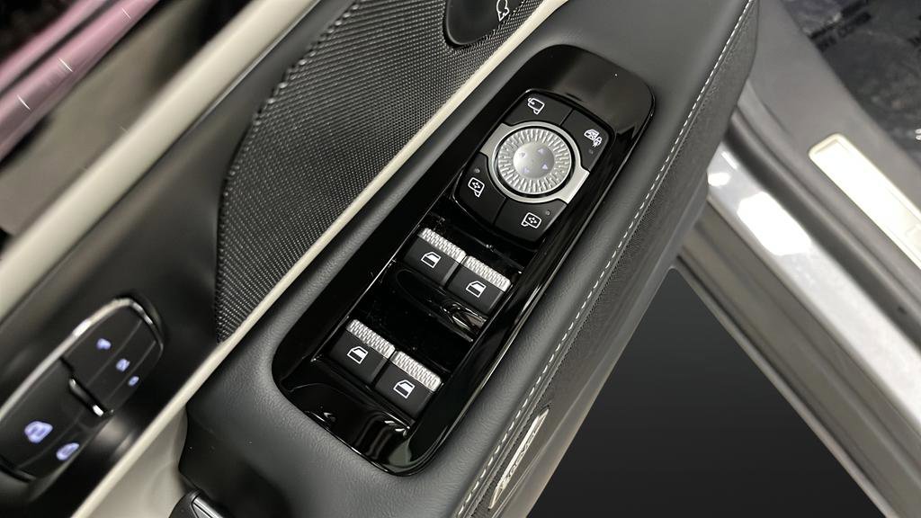 Used 2025 Lincoln Nautilus Premier w/ Equipment Group 102A AWD/4WD image 22