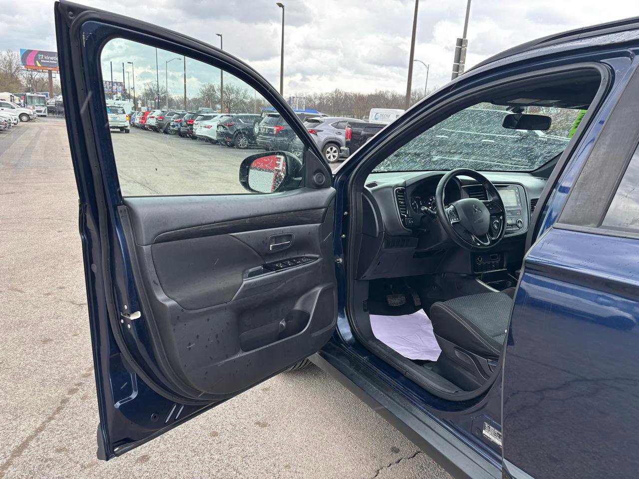 Used 2018 Mitsubishi Outlander LE AWD/4WD image 14