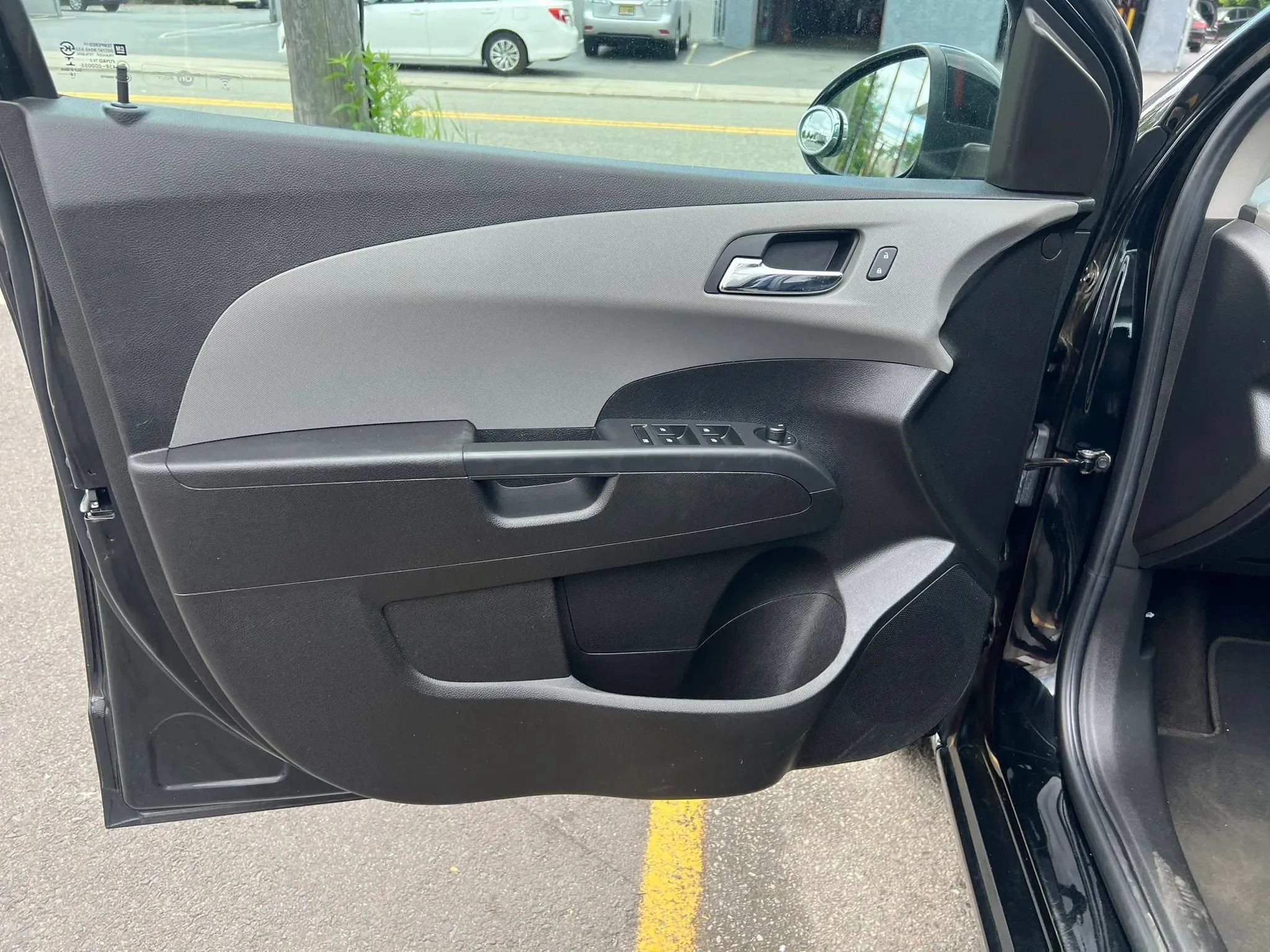 Used 2017 Chevrolet Sonic LT w/ Convenience Package FWD image 11