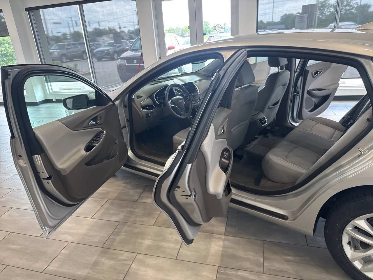 Used 2018 Chevrolet Malibu LT FWD image 21