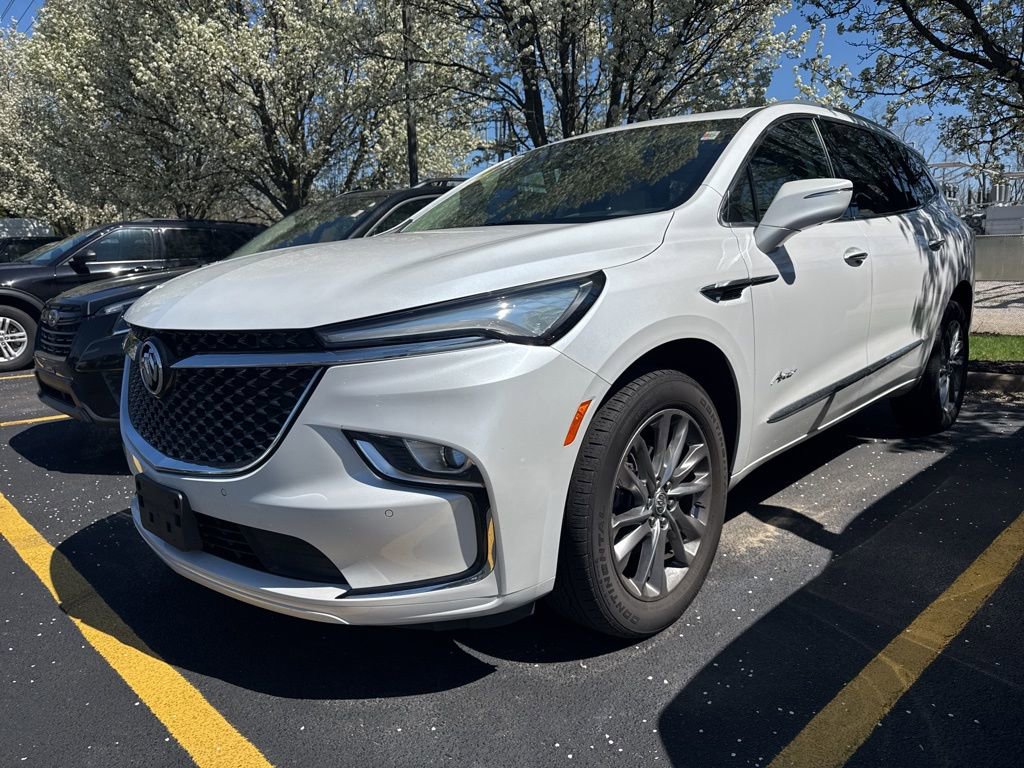 Used 2023 Buick Enclave Avenir image 2