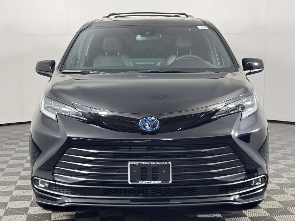 Used 2025 Toyota Sienna XLE Woodland Edition AWD/4WD image 6