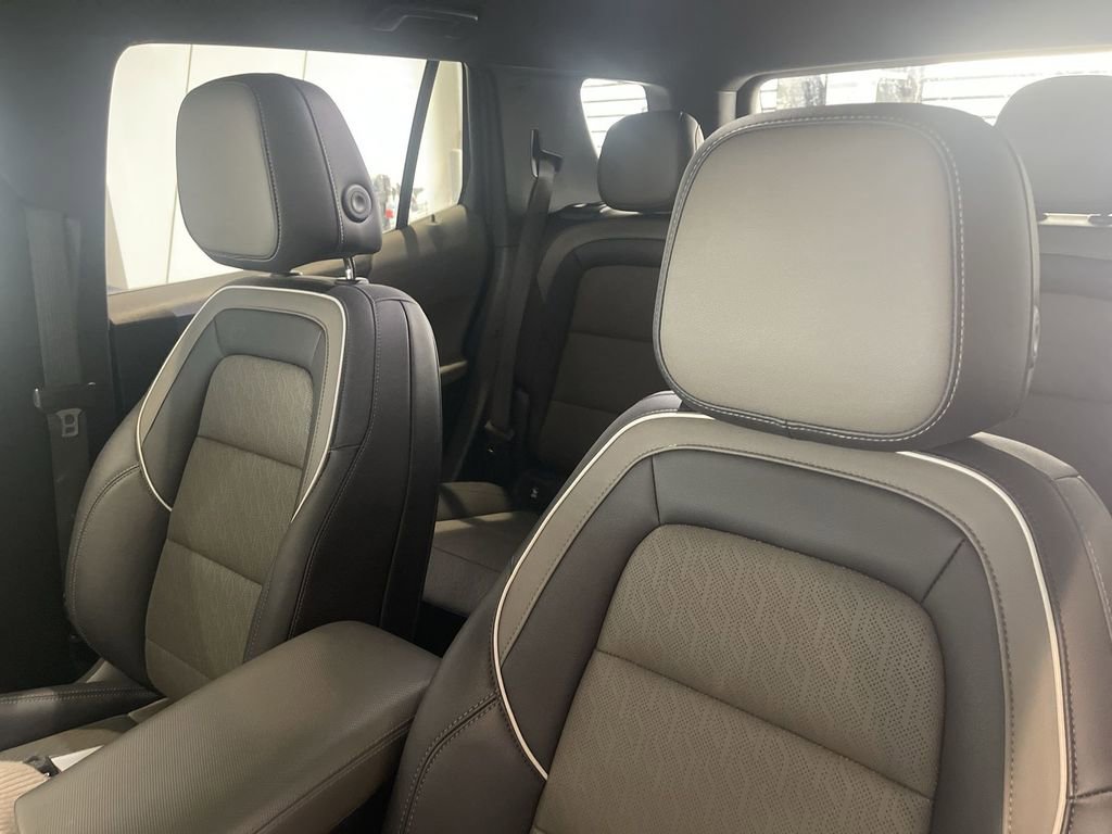 Used 2025 Chevrolet Equinox LT w/ Convenience Package II image 16