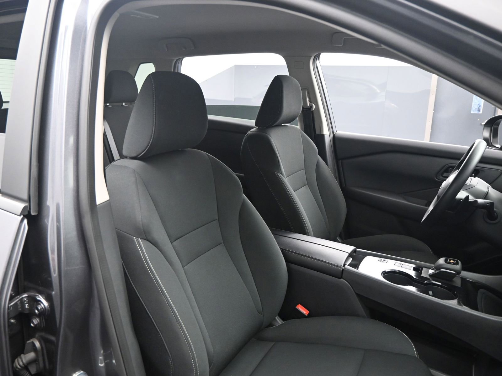 Used 2025 Nissan Rogue S image 14