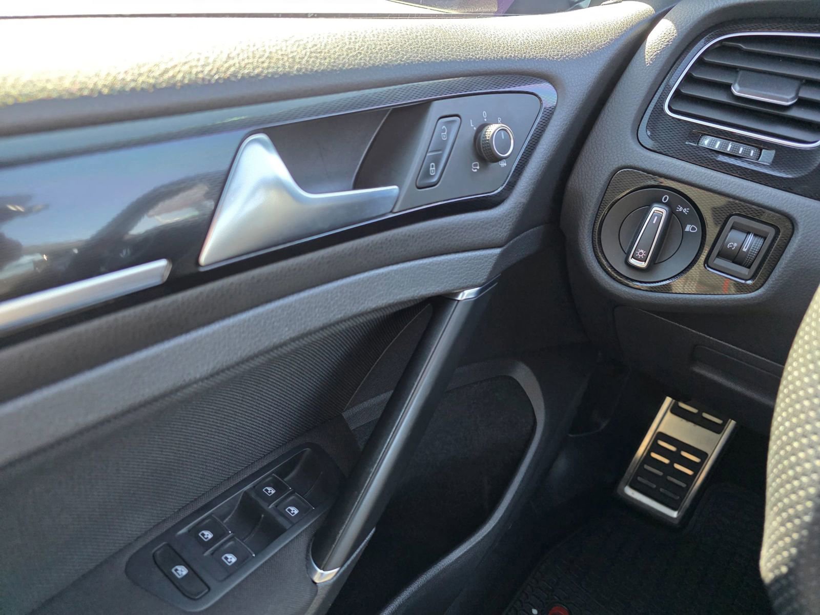 Used 2017 Volkswagen GTI S image 18