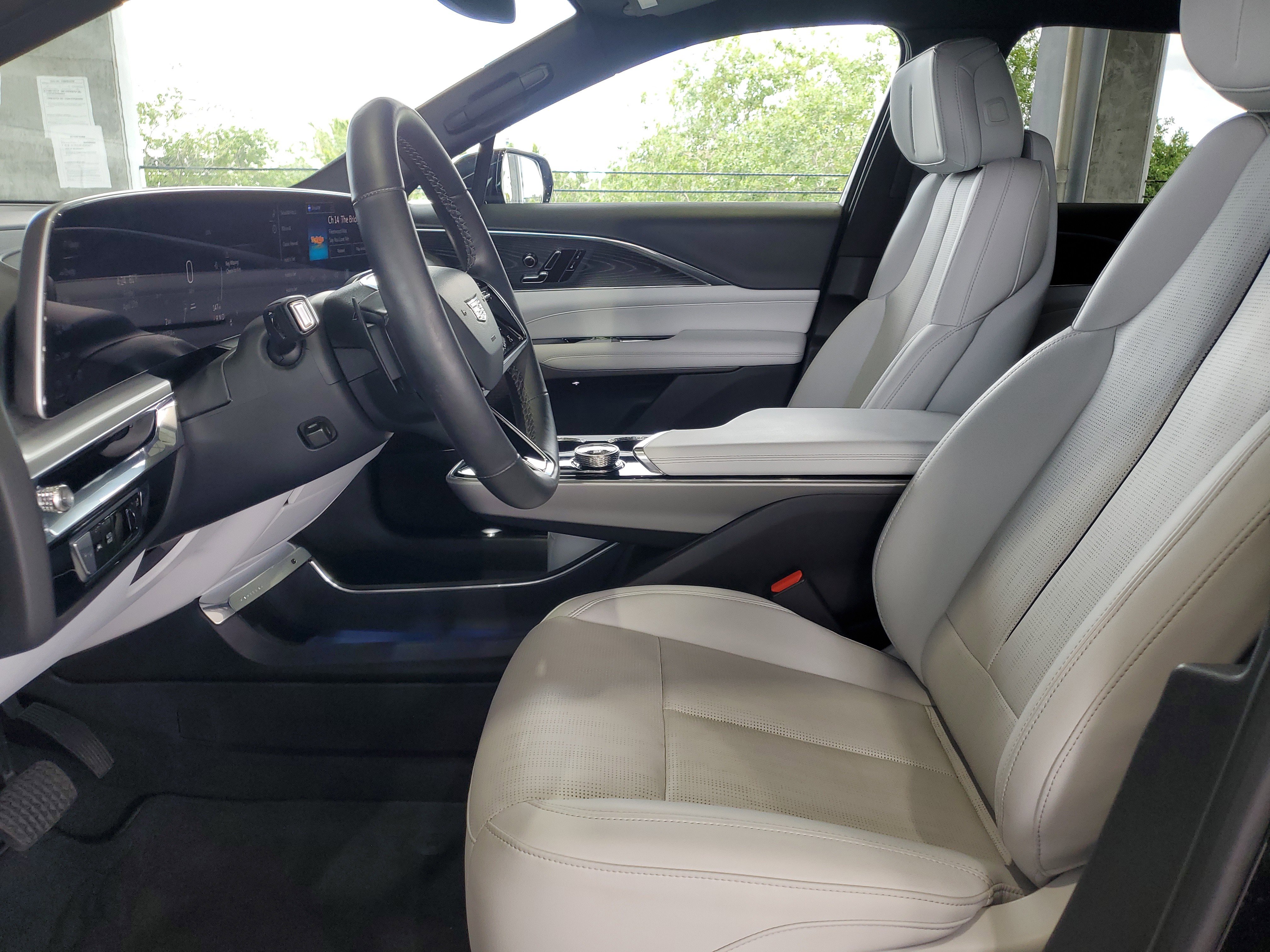 Used 2024 Cadillac Lyriq Luxury image 17