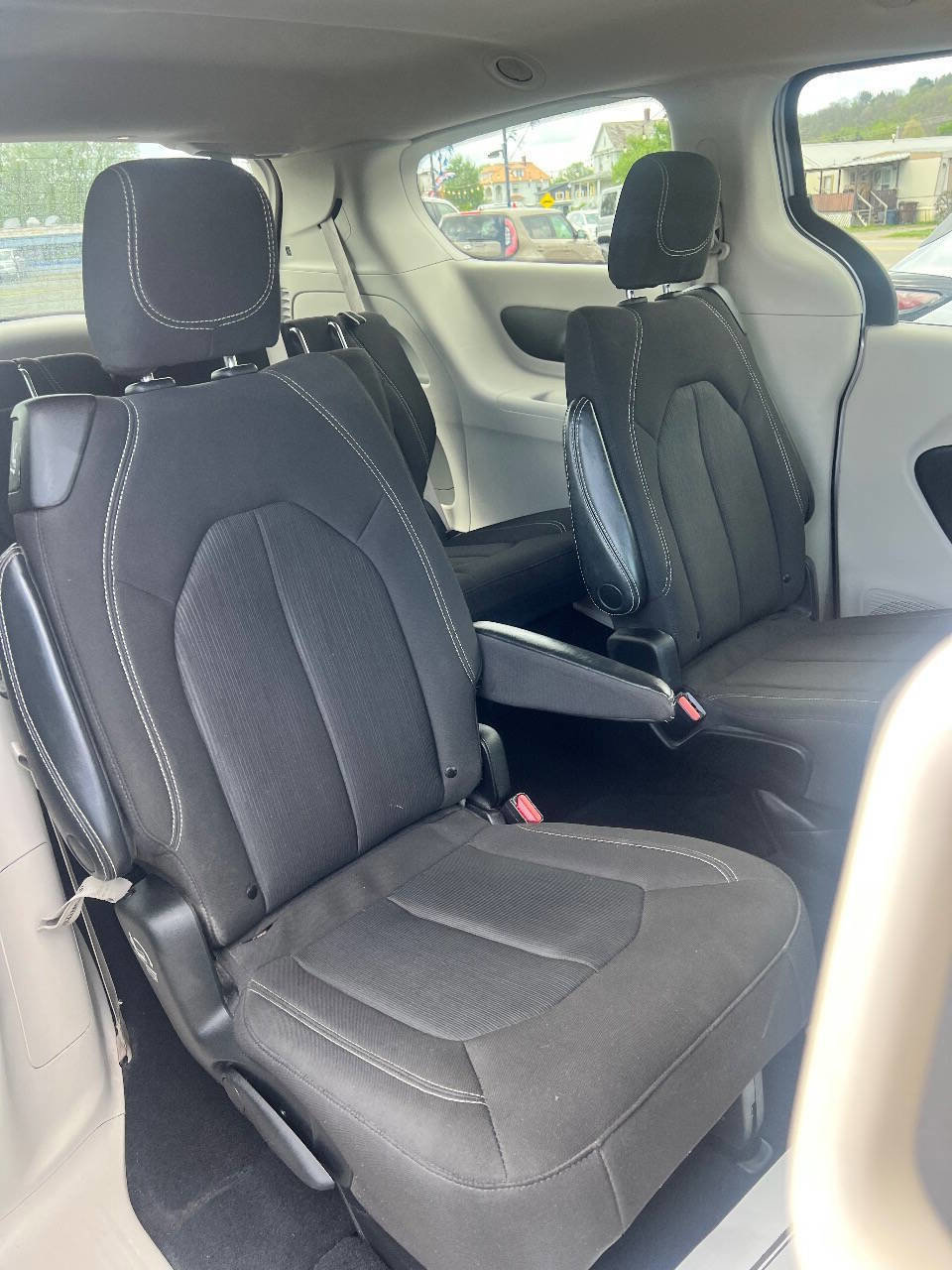 Used 2023 Chrysler Voyager LX image 8