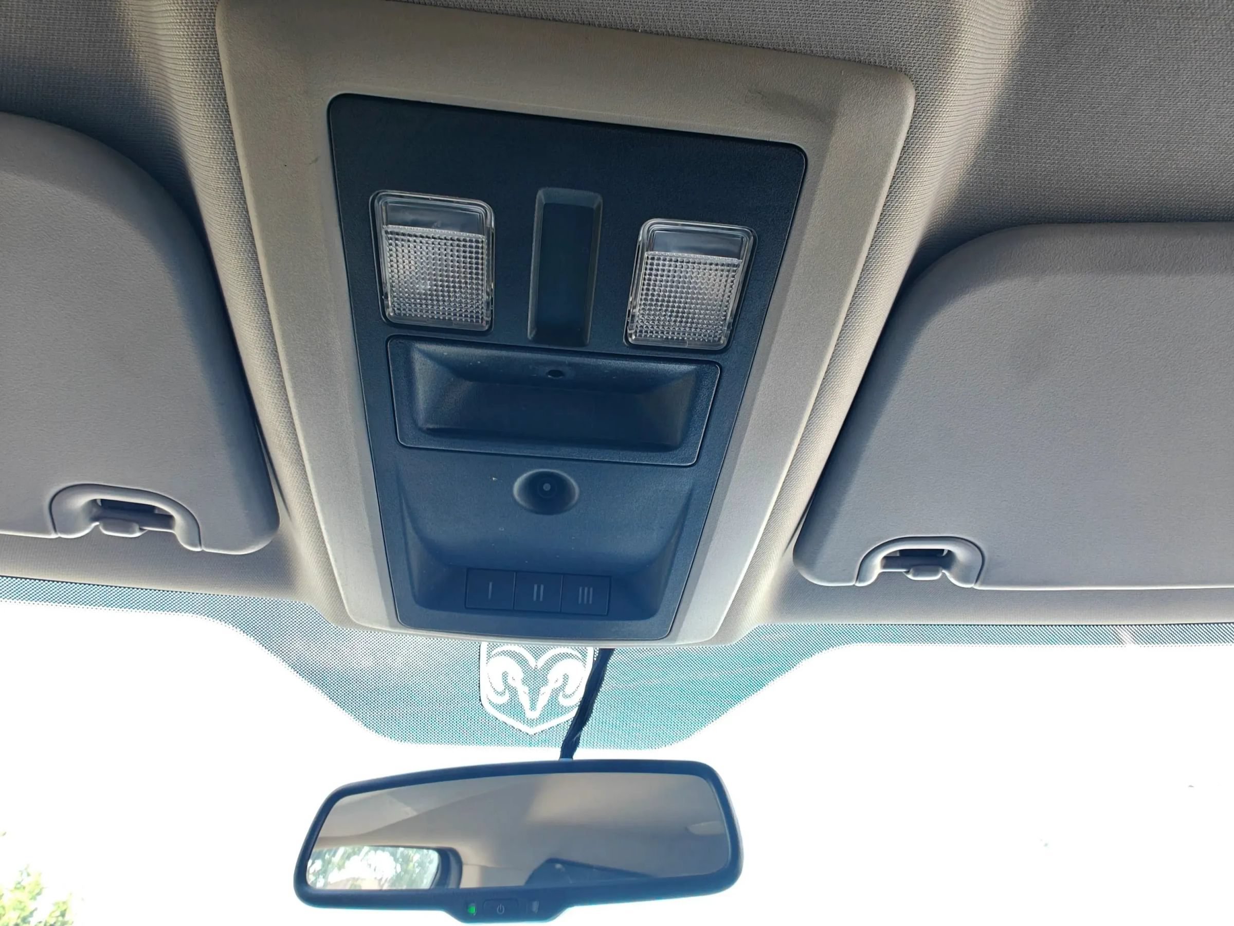 Used 2011 RAM 2500 Laramie RWD image 31